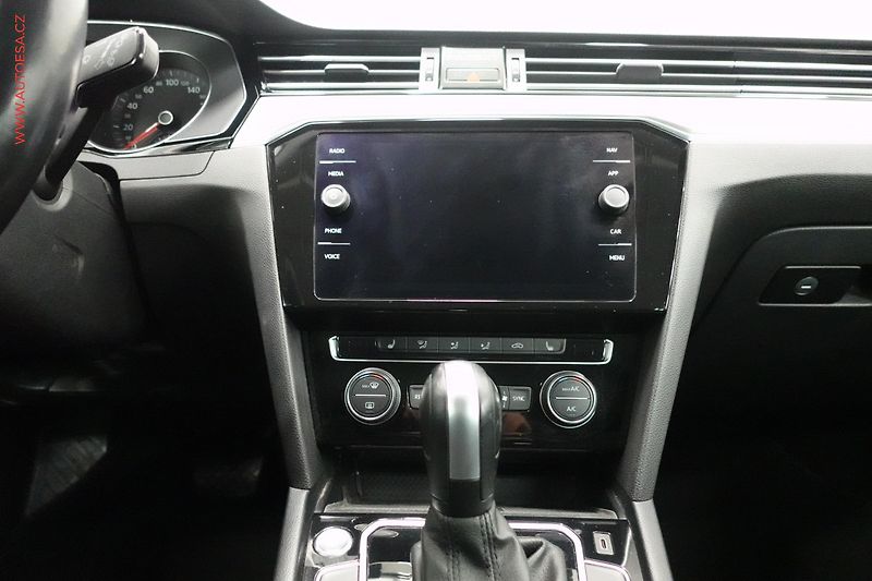 Volkswagen Passat (2020) 2.0TDi, DSG, LED, navi - fotka 13 z 22