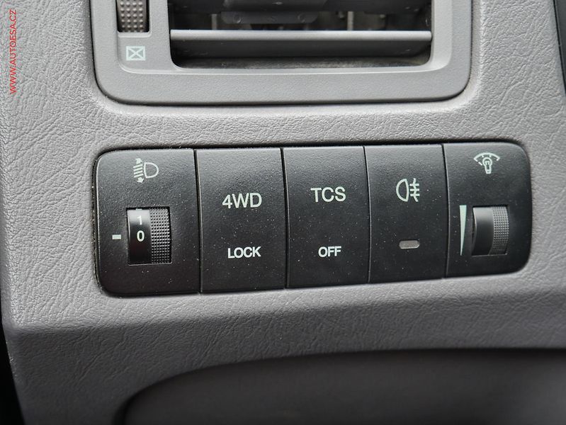 Hyundai Tucson (2005) 2.0CRDi 4x4, TZ, výhř.sed. - fotka 16 z 17