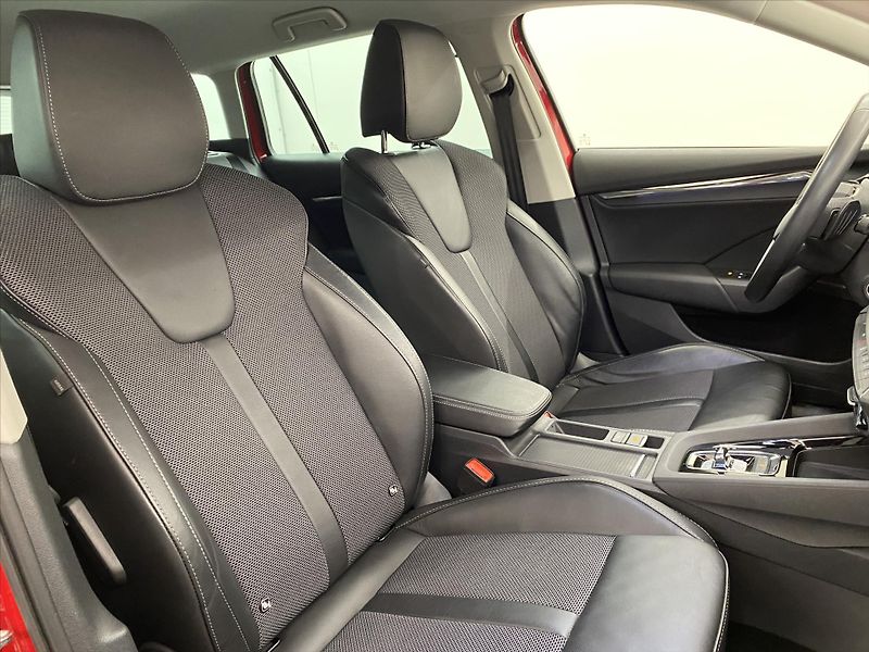Škoda Octavia 2,0 TDI DSG 110kW Style Plus - fotka 8 z 25