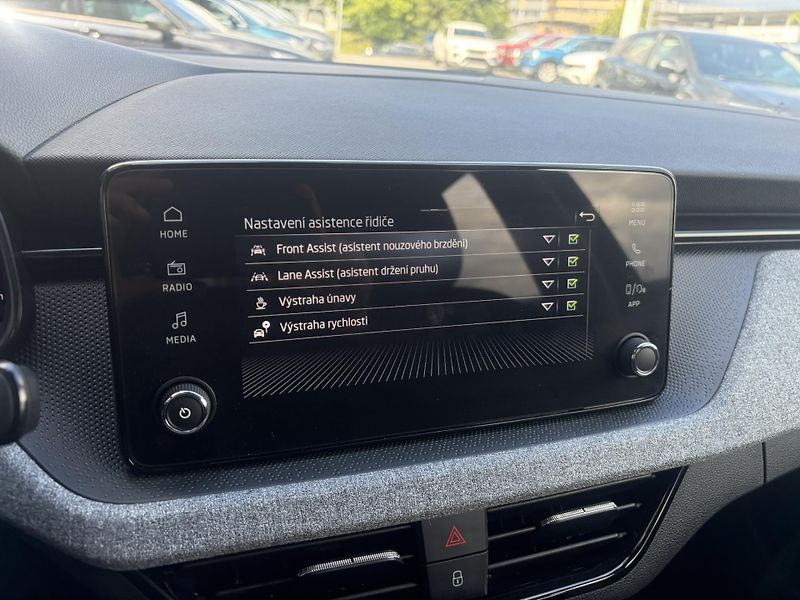 Škoda Scala 1.0TSi Selection 85kW - fotka 20 z 22
