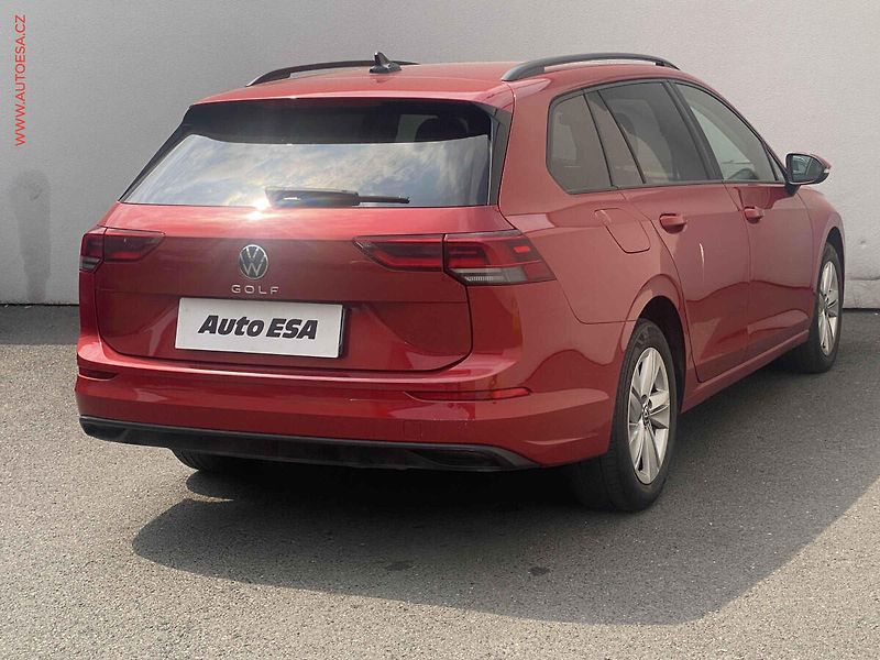 Volkswagen Golf (2022) 2.0 TDi, Life, DSG, LED - fotka 4 z 17