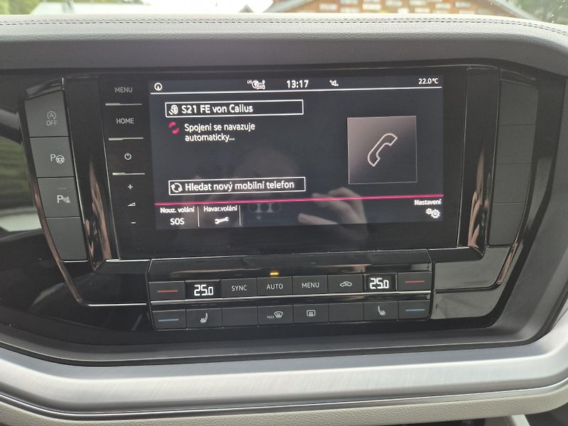 Volkswagen Touareg 3,0TDi 170kw 4x4 DSG TZ 19ALU - fotka 29 z 43