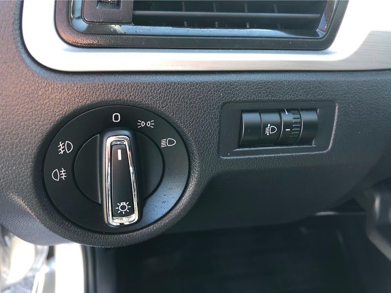 Škoda Rapid 1.2 TSi AMBITION - fotka 16 z 28