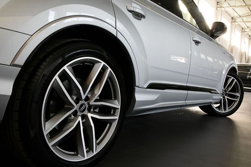 Audi Q7 3.0TDI 210kW S-line Web ZÁRUKA - fotka 12 z 50