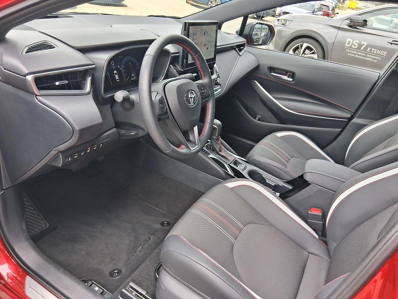 Toyota Corolla GR SPORT 1.8 Hyb. 103 kW - fotka 10 z 28
