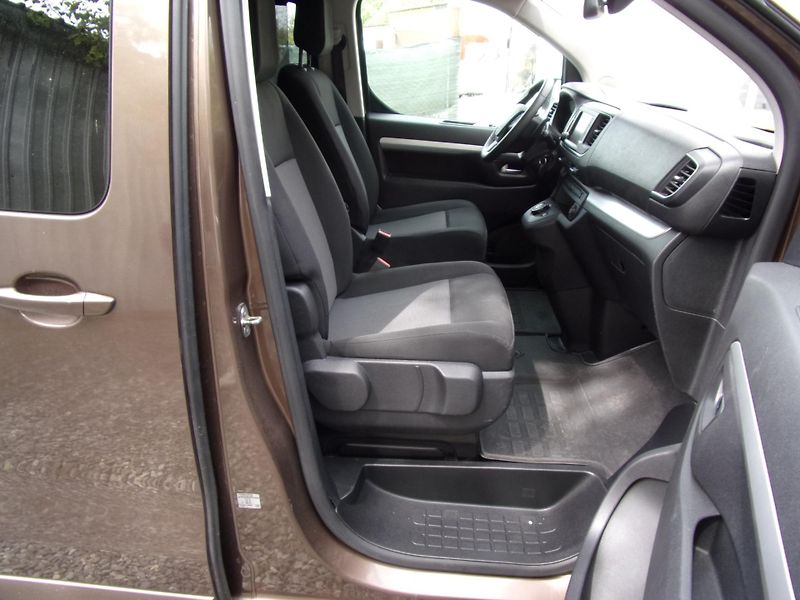 Citroën SpaceTourer (2017) 2.0HDi130kW AUTOMAT 2xKOLA 8M  - fotka 24 z 26