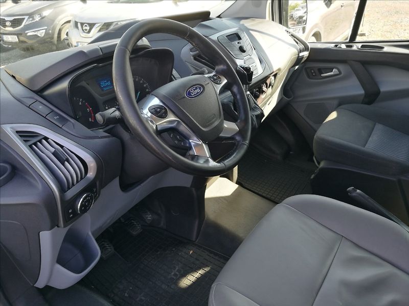 Ford Transit Custom 2,0 TDCi 8 míst - fotka 13 z 24