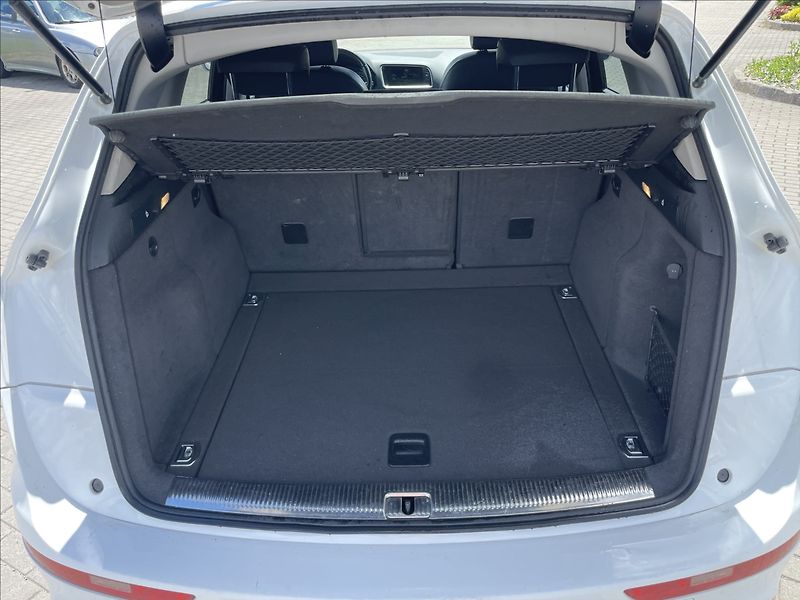 Audi Q5 3,0 TDi Quattro S-Line CZauto - fotka 9 z 44