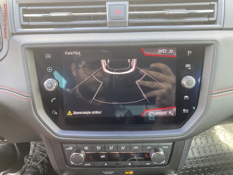 Seat Arona (2019) 1.5 TSi, FR, LED, navi - fotka 18 z 19