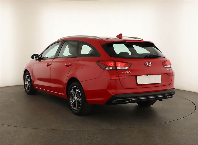 Hyundai i30 (2021) Comfort 1.0 T-GDI, ČR,1.maj - fotka 4 z 13