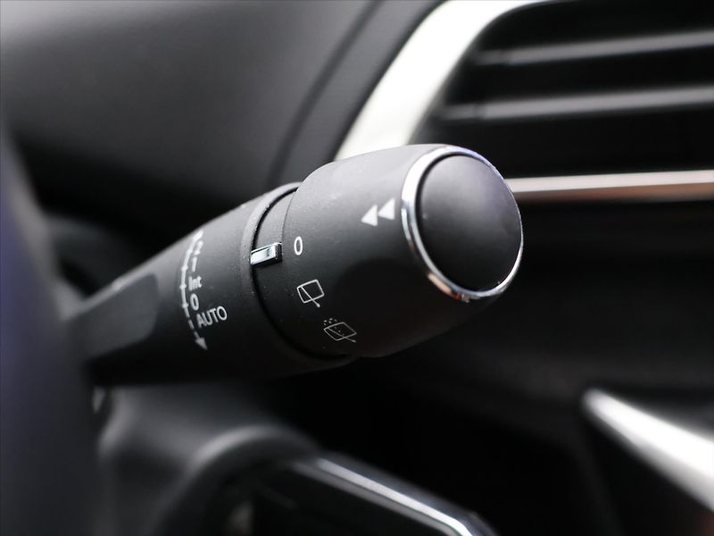 Peugeot 3008 1,2 PT 96kW CZ Allure 1Maj DPH - fotka 18 z 32