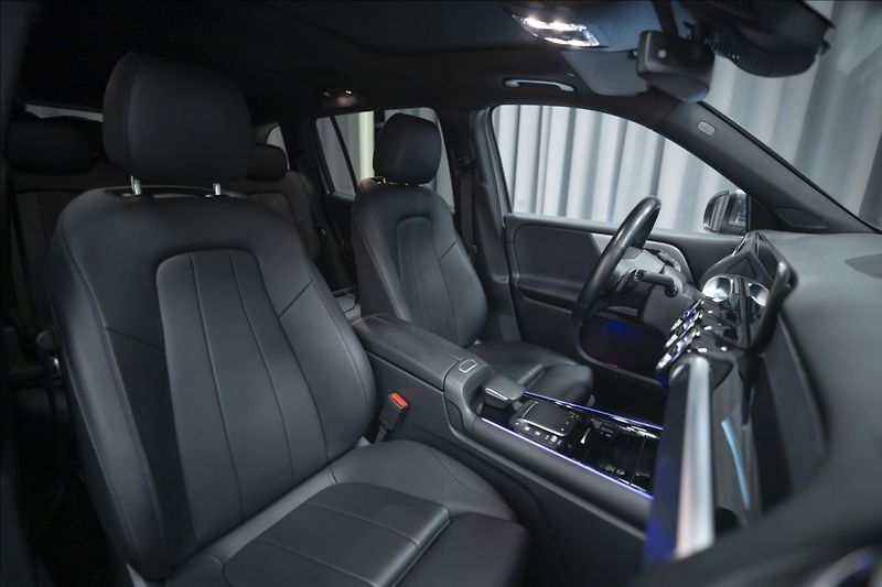 Mercedes-Benz GLB 2,0 200d 4MATIC NAVI KAMERA ČR - fotka 9 z 47