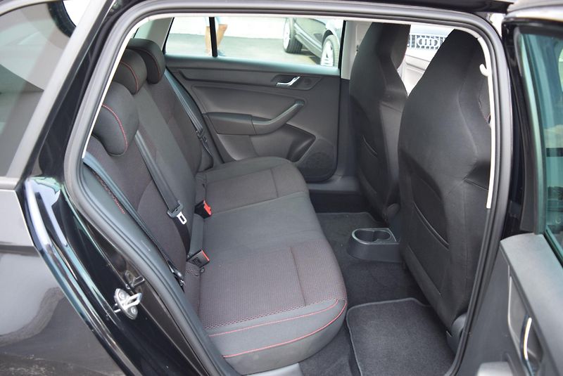 Škoda Rapid (2014) 1.2TSI 77kw ELEGANCE XEN ALU  - fotka 35 z 48