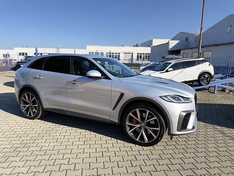 Jaguar F-Pace (2022) 5.0 SVR REZERVOVÁNO  - fotka 46 z 53