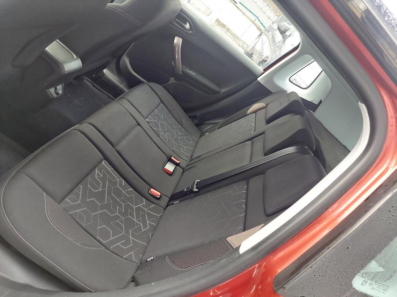 Peugeot 2008 (2015) 1.2-81kW THP - fotka 19 z 38
