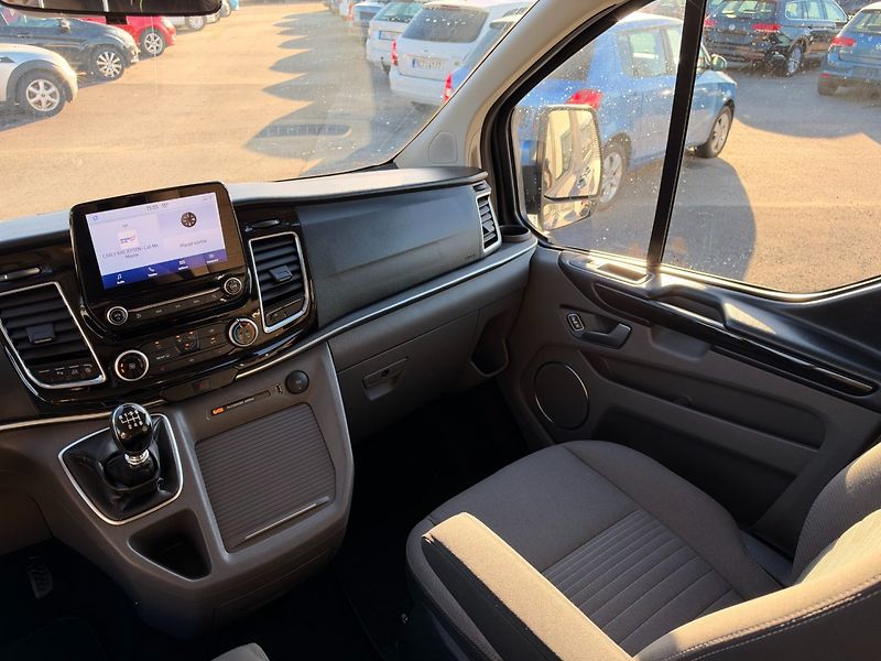 Ford Tourneo Custom (2022) Titanium 2.0TDCi 96kW L2 - fotka 17 z 35