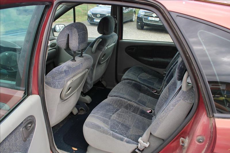 Renault Scénic 1,9 DCi  STK 8/2028, TAŽNÉ - fotka 11 z 22