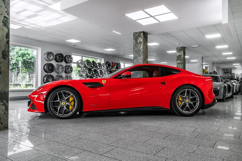 Ferrari F12 Berlinetta ZÁRUKA/KARBON/LIFT/KAMERA - fotka 3 z 25