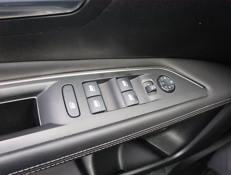 Peugeot 3008 (2018) Allure 1.6 BlueHDi, Automat - fotka 19 z 21