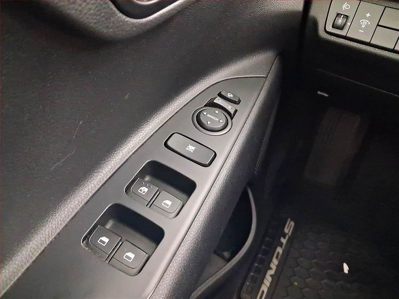 Kia Stonic (2019) 1.25 CVVT, Serv.kniha - fotka 17 z 18