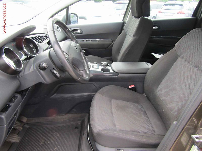 Peugeot 3008 (2010) 2.0HDi, Navi, výhřev sed. - fotka 8 z 14