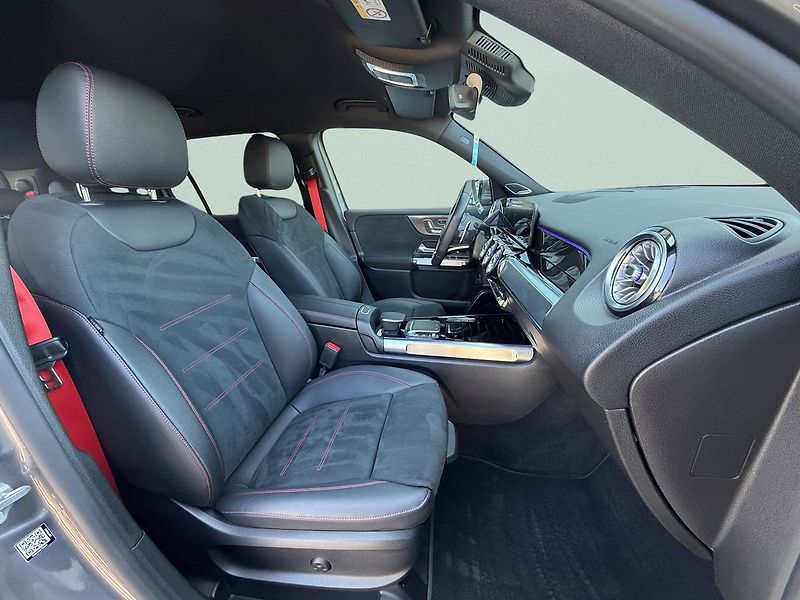 Mercedes-Benz GLB 35 AMG 4MATIC - fotka 10 z 40
