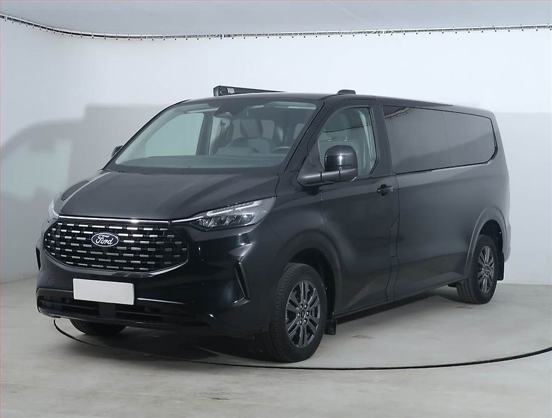 Ford Tourneo Custom (2024) Titanium 2.0 EcoBlue, ČR, 1Maj - fotka 2 z 21