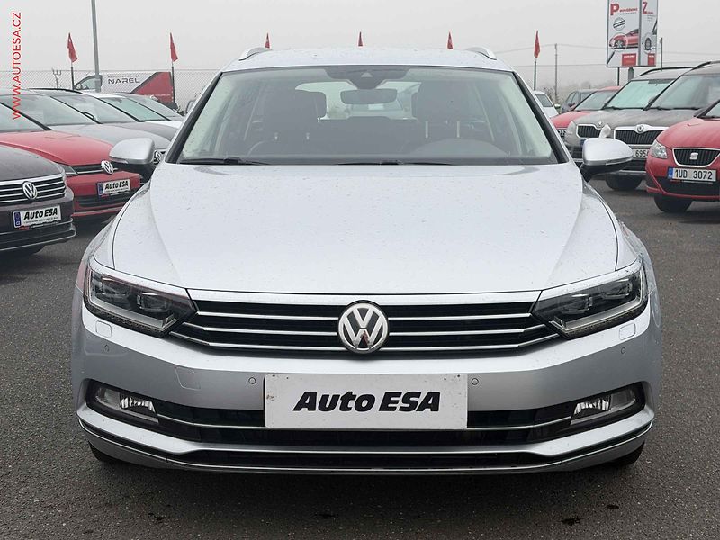 Volkswagen Passat (2016) 2.0TDi, DSG, bixen, navi - fotka 2 z 18