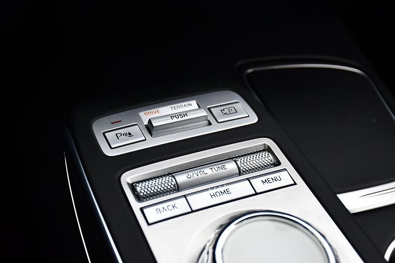 Genesis GV70 2.5T AWD AT8 LUXURY LINE - fotka 26 z 46