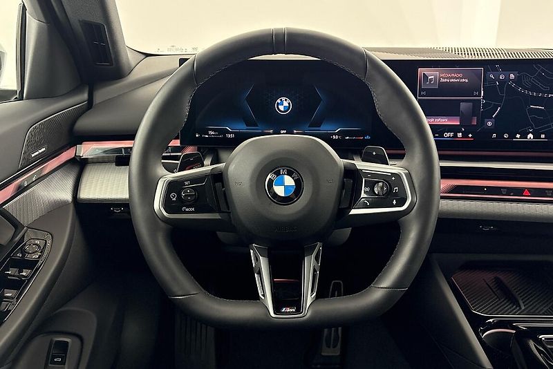 BMW Řada 5 řady 5 | 520d xDrive - fotka 8 z 16