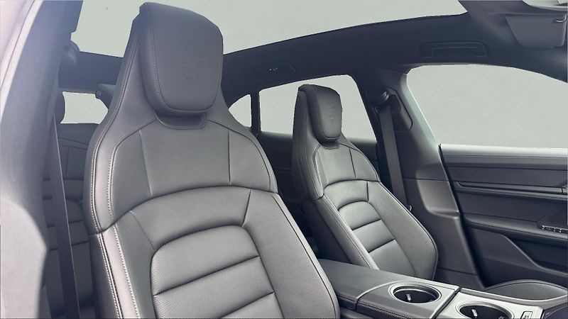 Porsche Taycan (2025) 4S Sport Tursimo 4S - fotka 18 z 30