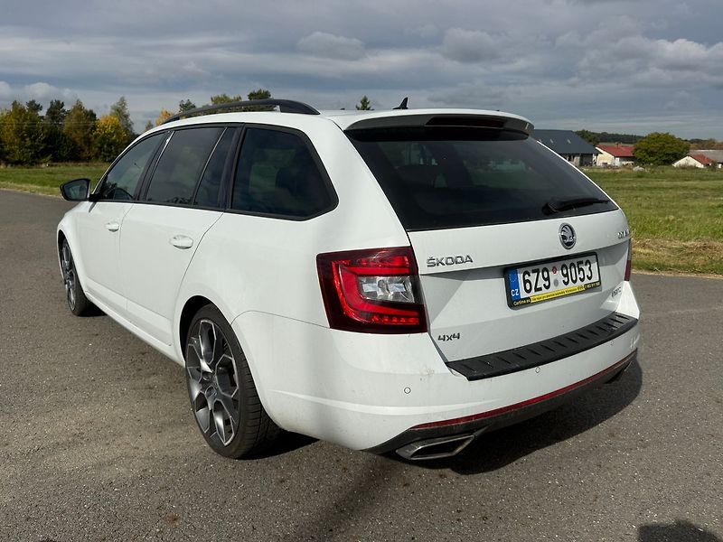Škoda Octavia 2,0 TDI RS 135 kW 4X4 DSG ODPO - fotka 3 z 21