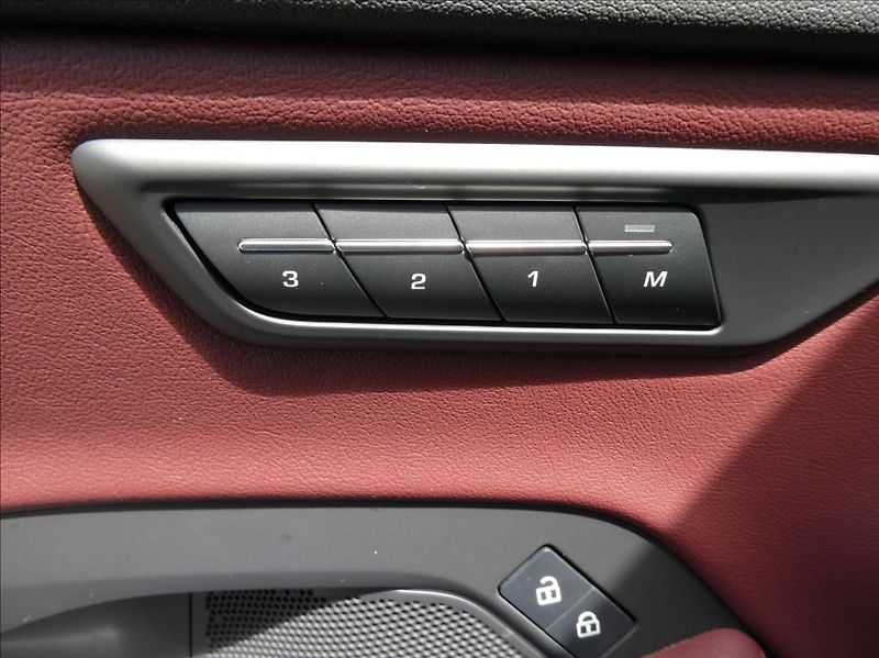 Jaguar E-Pace 2,0 D165,R-Dyn SE,1.maj,ČR,zár - fotka 16 z 38