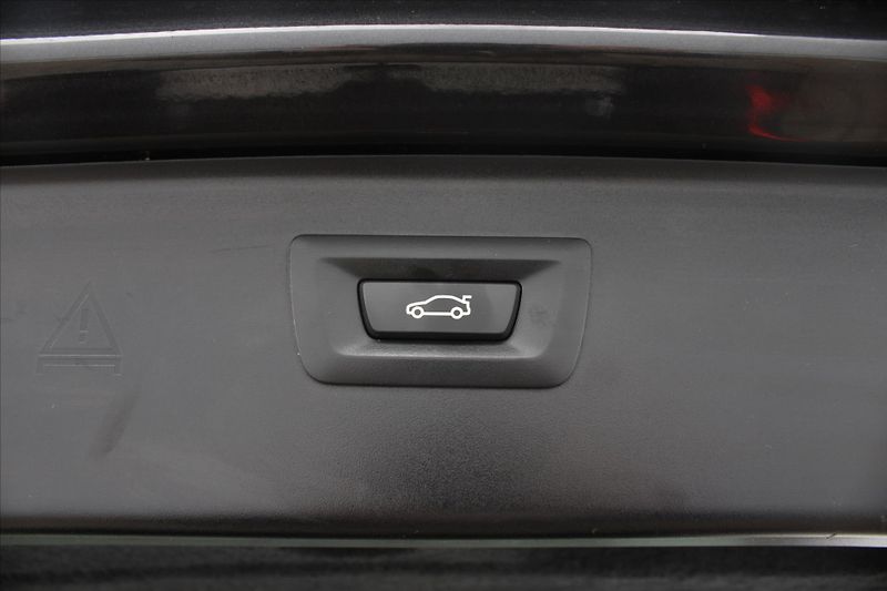 BMW Řada 5 530d xDrive NAVI SERVIS.KN. ČR - fotka 12 z 26