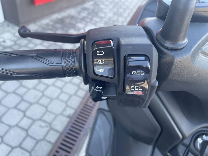 Yamaha (2026) XMAX 125 EU5+ - fotka 11 z 12