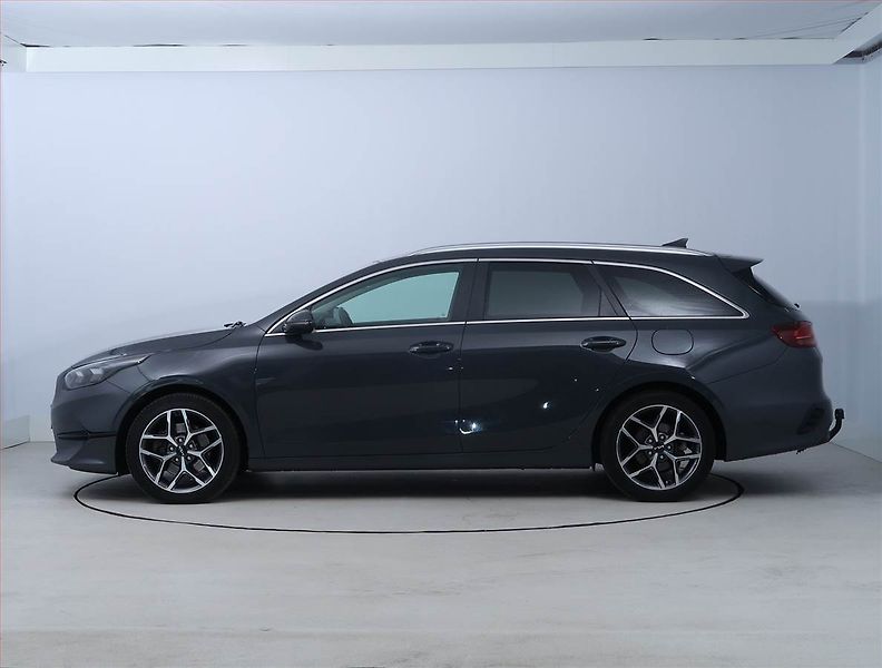 Kia Ceed (2022) Top 1.5 T-GDI, Automat, ČR - fotka 3 z 21