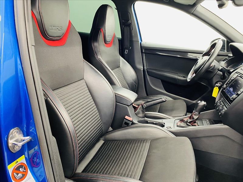 Škoda Octavia 2,0 TDI DSG 135 kW RS - fotka 8 z 24