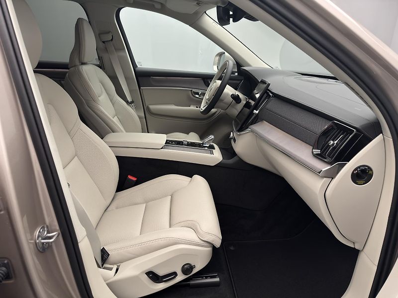 Volvo XC90 (2026) B5 AWD AUT BRIGHT PLUS 7míst - fotka 21 z 32