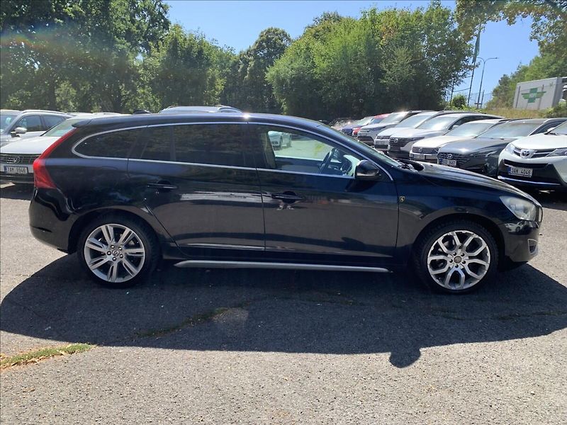 Volvo V60 2,4 D - fotka 4 z 16