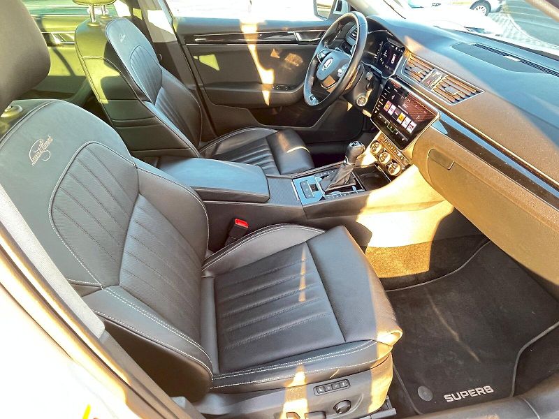 Škoda Superb (2023) L&K 2.0TDi 4x4 147kW 7°automat - fotka 17 z 31