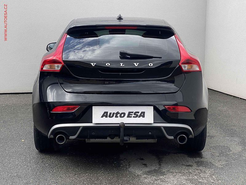Volvo V40 (2018) 2.0i, AT, LED, kamera - fotka 5 z 18