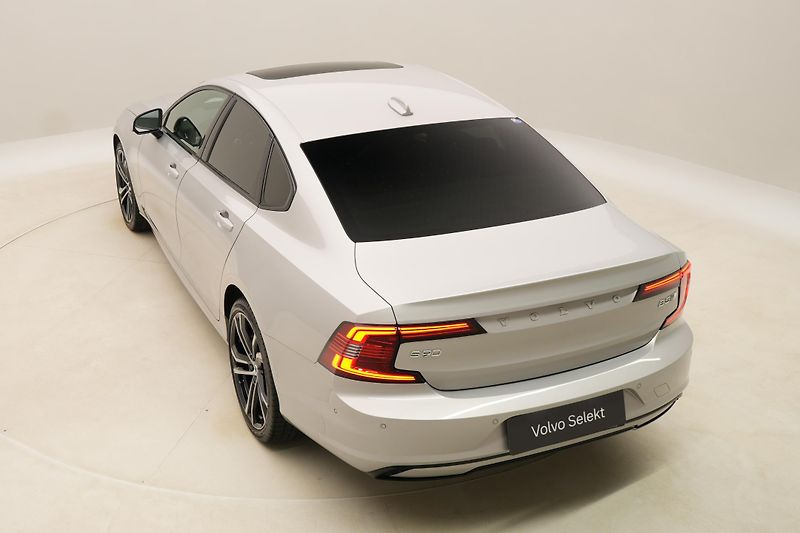 Volvo S90 B5 AWD BLACK ULTIMATE AUT CZ - fotka 18 z 62