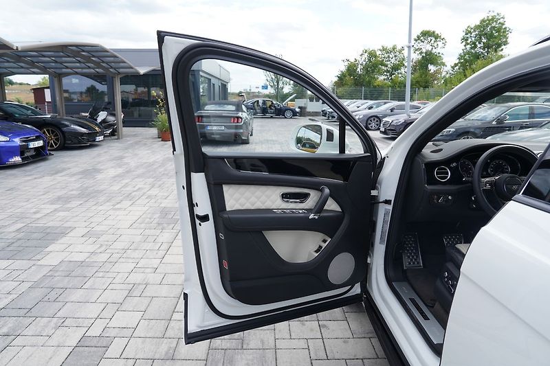 Bentley Bentayga 4.0i V8, Mulliner, ČR, DPH - fotka 20 z 51