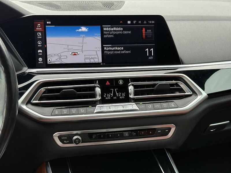 BMW X5 xDrive30d - fotka 12 z 21