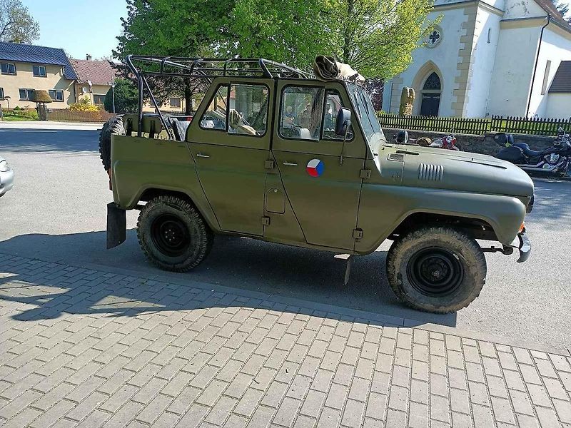 Motory, co něco pamatují. Tak to vypadalo v Jiřících na prvního máje. Podívejte se.