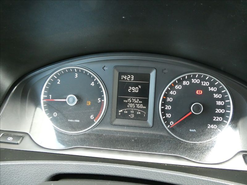 Volkswagen Transporter 2,0 TDi BUS 9.míst,klima,webas - fotka 26 z 46