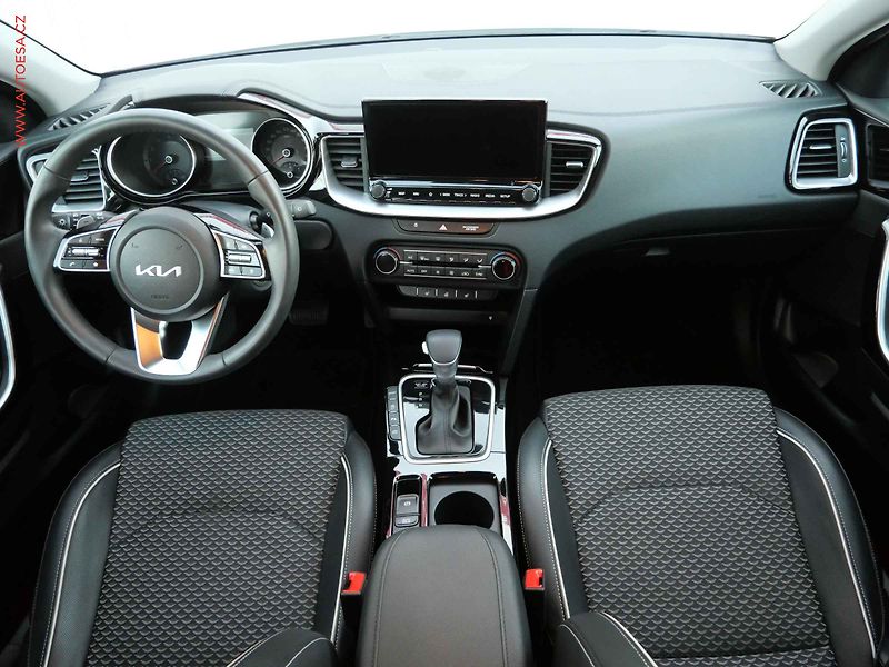 Kia XCeed (2025) 1.6 T-GDi, 1.maj,ČR, AT - fotka 8 z 26