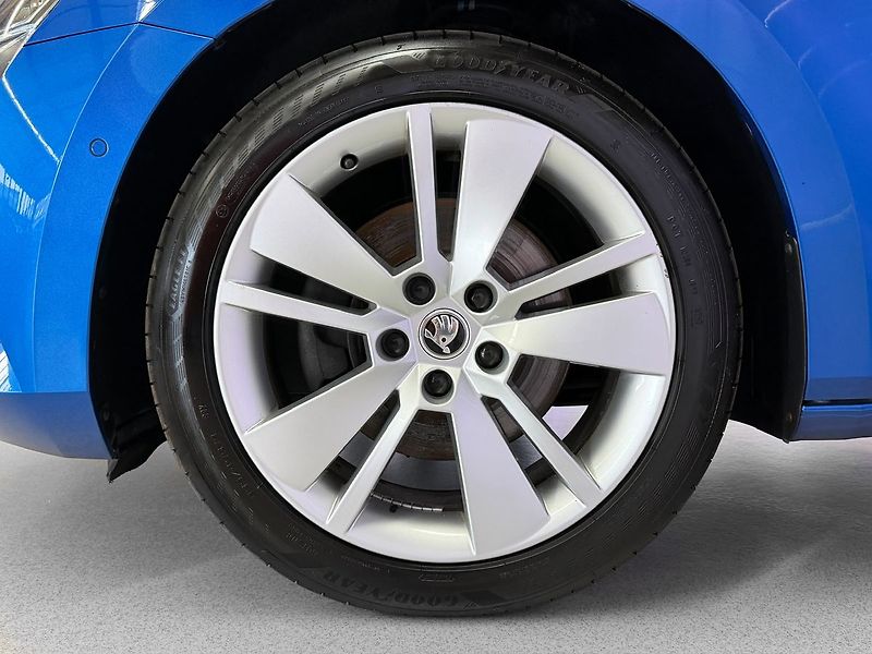 Škoda Superb 2.0 TDI DSG STYLE PLUS, DCC, A - fotka 9 z 33