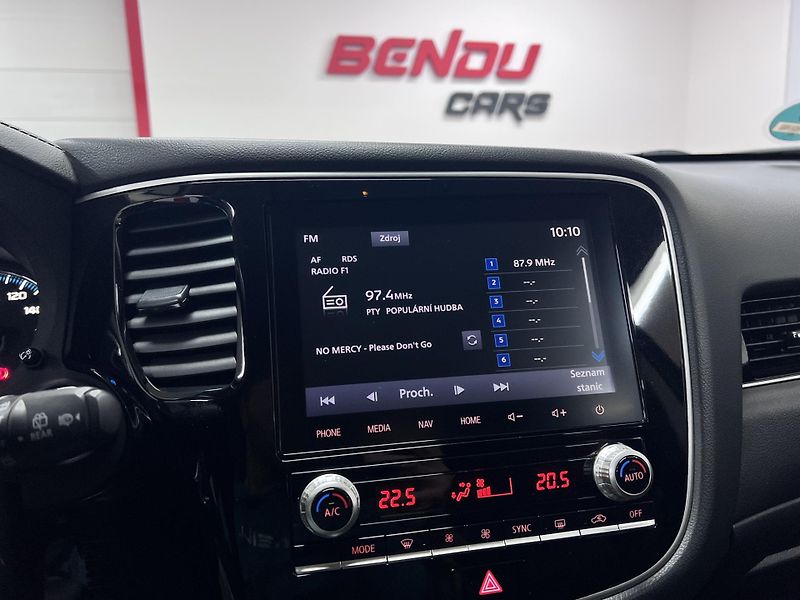 Mitsubishi Outlander 2.4 PHEV 165 kW, 4x4, 2020 - fotka 26 z 38