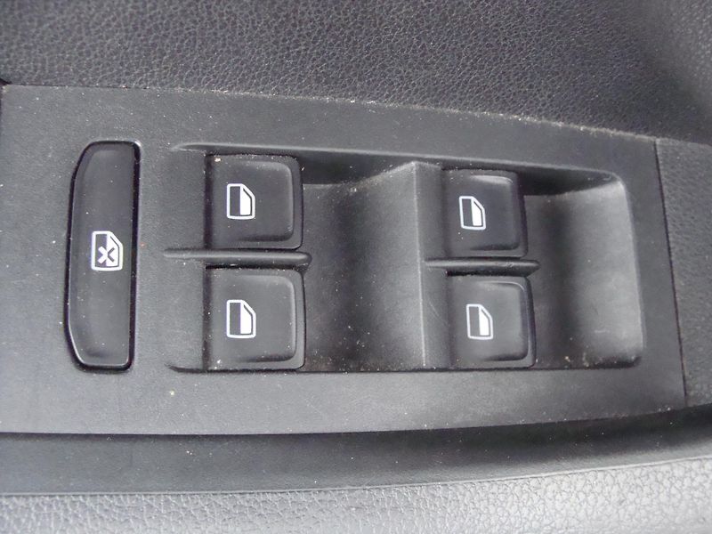 Škoda Octavia 2.0 TDi, 135 kW, RS, klima - fotka 13 z 26